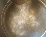 Foto langkah ke 4 dari resep Sayur bening jamur kancing.