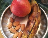 A picture of step 1 of Apple banana shake.