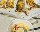 Hình bước làm 2 của món Khô cá đù chiên giấm gừng 🧄🌶️