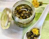 Foto del passaggio 4 della ricetta Boccioli di tarassaco (capperi) sott’olio