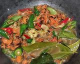Foto langkah ke 4 dari resep Tumis Kerang Cabai Hijau.