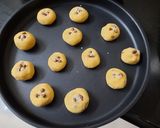 A picture of step 4 of Choco chip cookies.