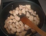 Une image de l'étape 2 de Poulet pomme de terre carotte champi!.