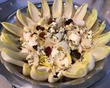Une image de l'étape 7 de Salade de jeunes endives aux raisins et fourme d ambert.