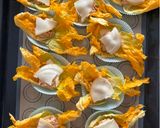 Foto del passaggio 3 della ricetta Fagottini di fiori di zucca🌼