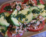 Foto del paso 5 de la receta: Tomates, atún y aguacate con aceite de albahaca