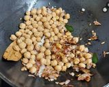 A picture of step 3 of Soya Chunk Chana dal Sabji.