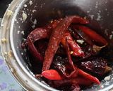 A picture of step 2 of Chinese shezwan sauce.