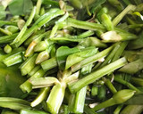Foto langkah ke 2 dari resep Tumis Kembang Genjer Tauco.