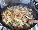 Sült, paradicsomos, virslis, penne recept fázis 5 fotója