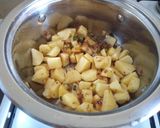 A picture of step 4 of Potato Leek Soup#VeganContest.