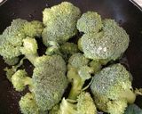 A picture of step 1 of Cheesy Broccoli.