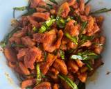 กากหมูผัดพริกแกง🐷🌶 วิธีทำสูตร 3 รูป