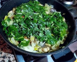 Foto del paso 9 de la receta: Revuelto sin huevos de acelgas tiernas, puerros y berenjenas