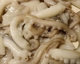 A picture of step 1 of Octopus in a spicy tomato sauce.