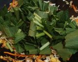 Foto langkah ke 6 dari resep Bihun Goreng Bakso Sayur.