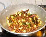 A picture of step 3 of Chickpea sundal.
