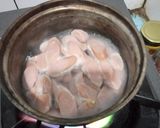 Foto langkah ke 2 dari resep Tumis wortel, kembang kol dan sosis.