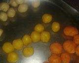 A picture of step 3 of Fry momos.