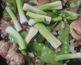Foto del paso 3 de la receta: Arroz con costilla, tirabeques y ajos tiernos