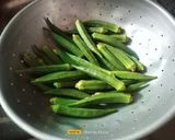 A picture of step 1 of Dahi Bhindi Masala.