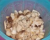 Foto langkah ke 1 dari resep Tumis pedas manis tahu, jamur, ampela hati ayam.