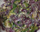 Foto del paso 2 de la receta: Tarta de verduras, jamón y queso sin masa: 1 zapallito + 1 cebolla