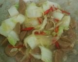 Foto langkah ke 3 dari resep Tumis Sawi Putih dan Bakso.
