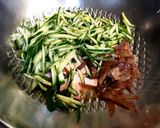 小黃瓜炒火腿片的食譜步驟1照片