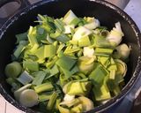 Une image de l'étape 3 de Flan de poireaux à la crème de brocciu, jambon cru et emmental.
