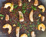 Foto del paso 8 de la receta: Arroz de ventresca de atún y langostinos