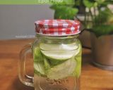Gambar langkah 4 resipi Air Detox Epal Hijau.