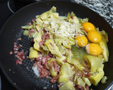 Foto del paso 4 de la receta: Revuelto de alcachofa y jamón