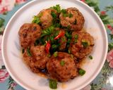 Hình bước làm 3 của món Thịt heo xay trộn giò sống bọc trứng cút sốt nước tương