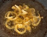 Foto langkah ke 2 dari resep Onion Rings super simple.
