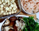 Hình bước làm 1 của món Bồ câu hầm Sen