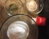Gluténmentes pizza mustáros-tejfölös alappal recept fázis 1 fotója