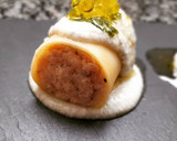 Foto del paso 9 de la receta: Minicanelón de merluza con salsa de roquefort y aceite de albahaca