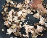Foto del paso 7 de la receta: Arroz salteado con salmón fresco y champiñones