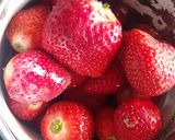 A picture of step 4 of Strawberry Pancakes.