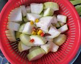 Foto langkah ke 1 dari resep Kuah Bening Labu Air.