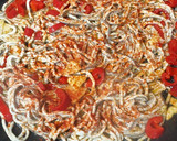 Foto del paso 2 de la receta: Abadejo marinado con gulas picantes y patatas con bacon