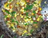 Foto langkah ke 3 dari resep Oseng jagung baso pedas manis.