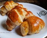 A picture of step 10 of Jam filled croissants.