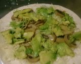 A picture of step 4 of Chicken, Mushroom, and Avocado Sincronizadas.