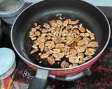 A picture of step 1 of Pecans Bar.