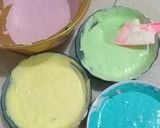 Foto langkah ke 4 dari resep Bolu kukus warna warni#berburucelemekemas.
