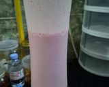 Foto langkah ke 2 dari resep Yogurt Susu Strawberry Merah Putih.