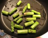 Foto langkah ke 1 dari resep Tumis Asparagus Telur & Tomat #Maree.