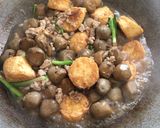รูปขั้นตอนการทำที่ 3 ของ “ผัดเห็ดฟางเต้าหู้ไข่”